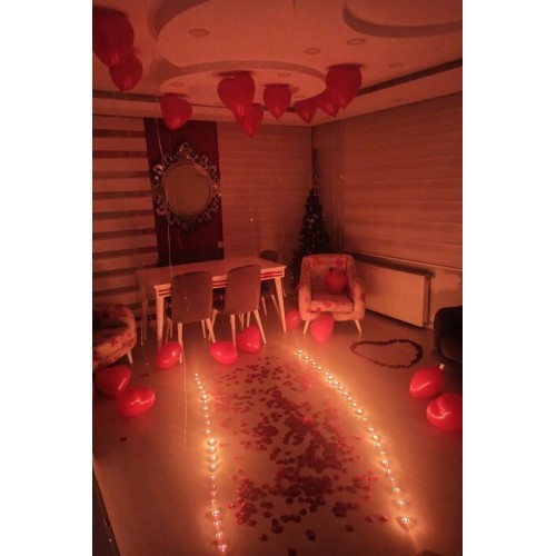 Sevgiliye Sürpriz Romantik Doğum Günü Süs Paketi (Yazı, Aşk Çeki, Kalp mum ve balon, Gül yaprağı)